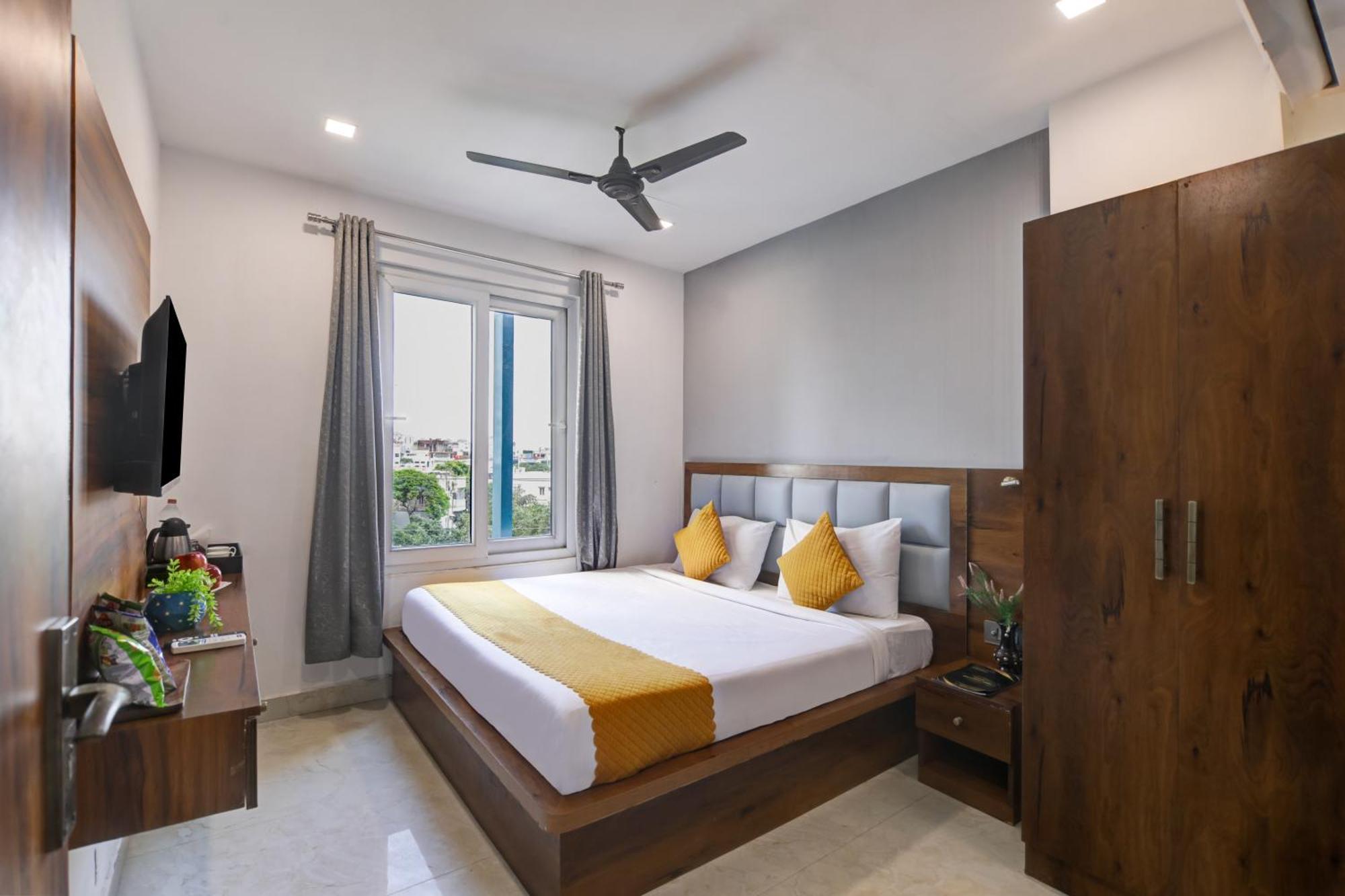 Status By Hotel The Emporio Ghaziabad Exterior foto