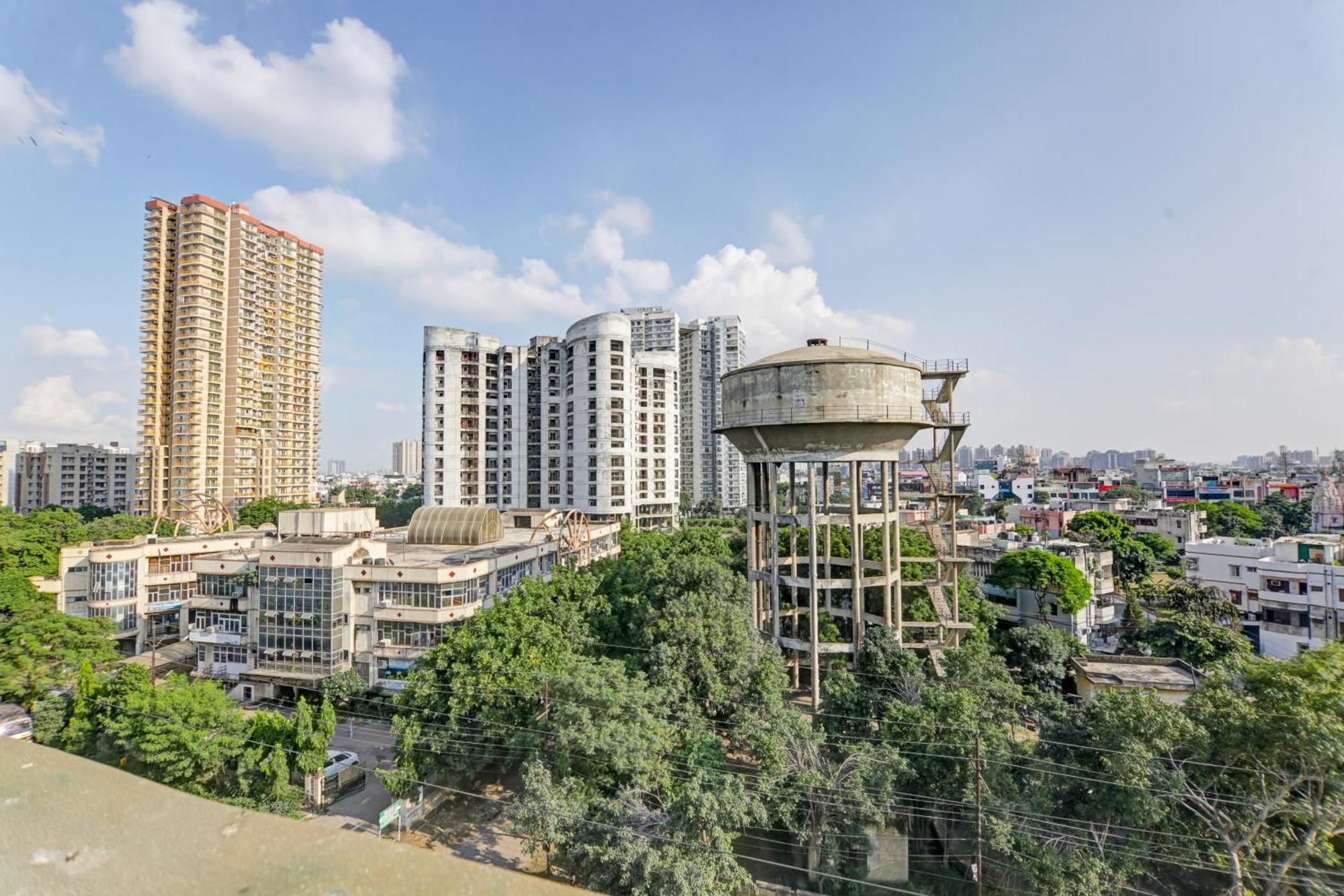 Status By Hotel The Emporio Ghaziabad Exterior foto