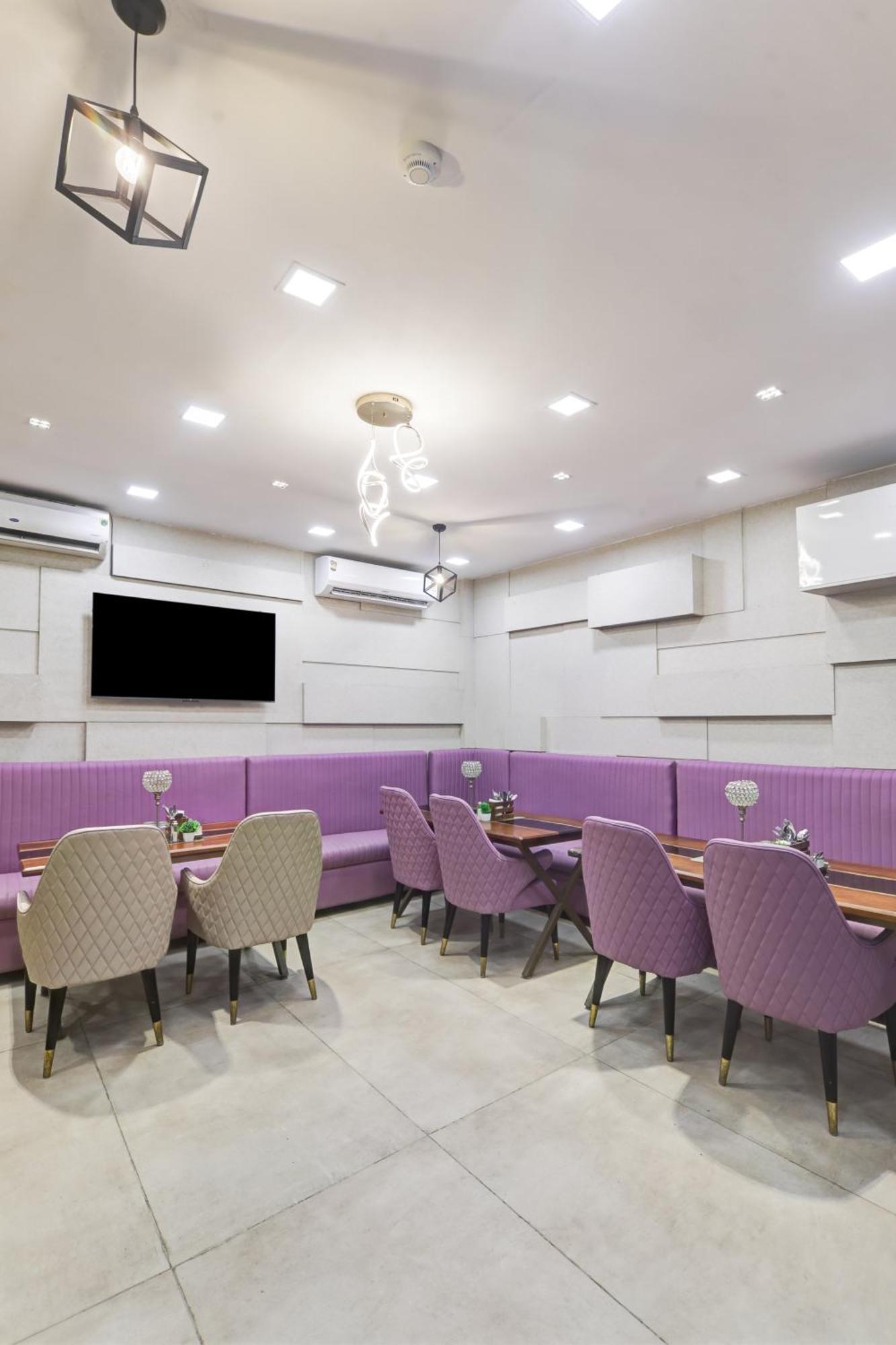 Status By Hotel The Emporio Ghaziabad Exterior foto