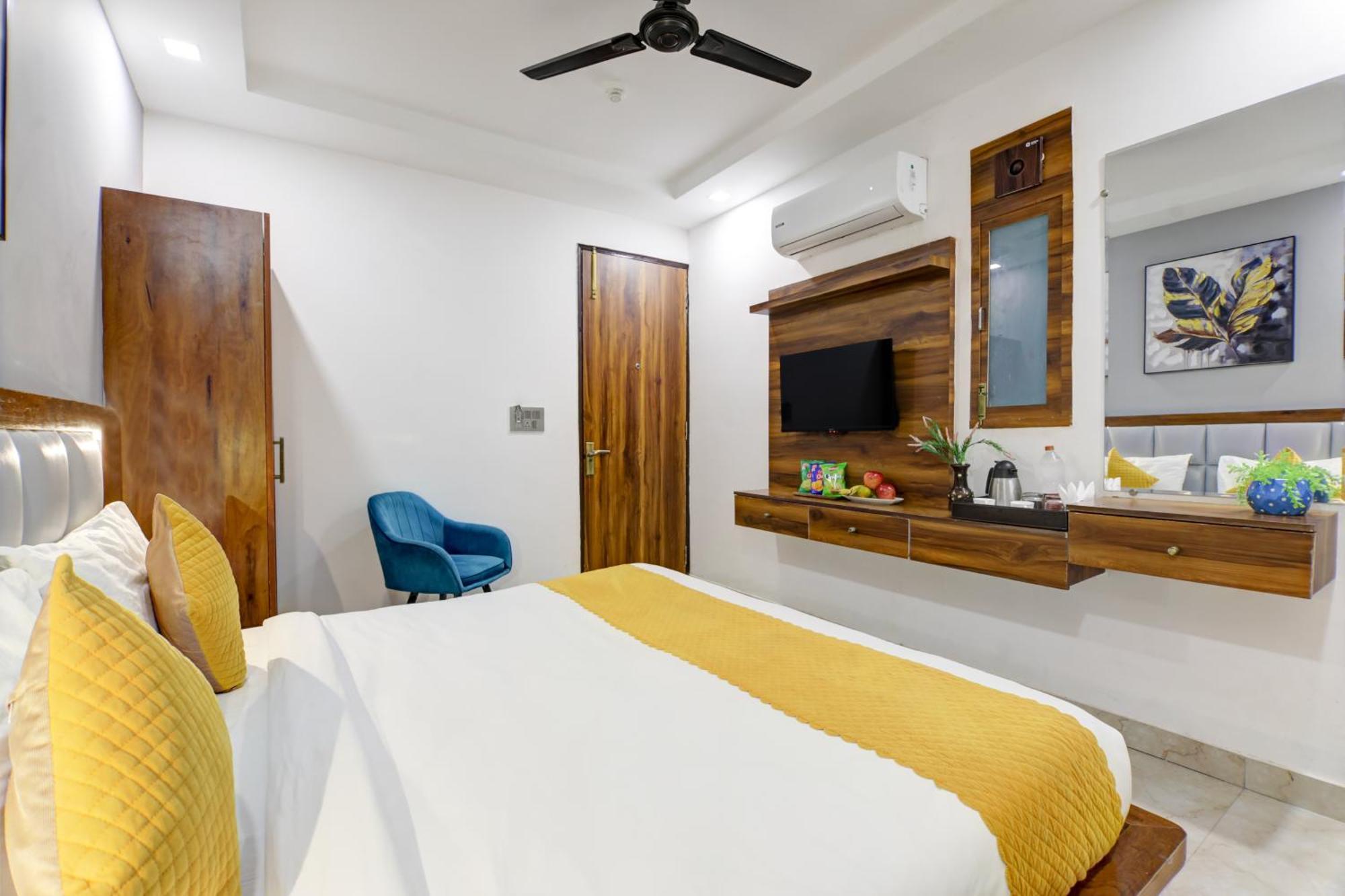 Status By Hotel The Emporio Ghaziabad Exterior foto