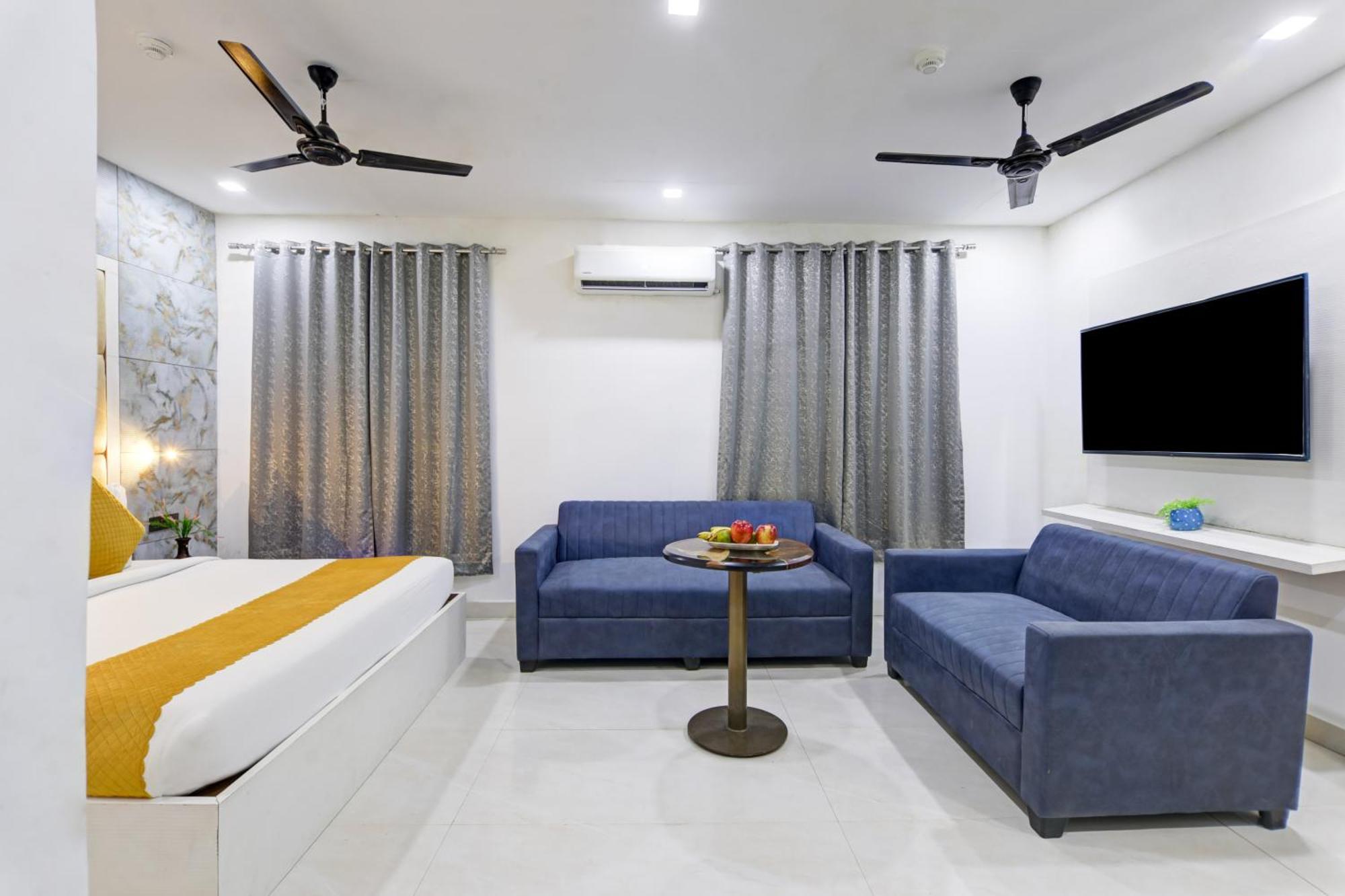 Status By Hotel The Emporio Ghaziabad Exterior foto