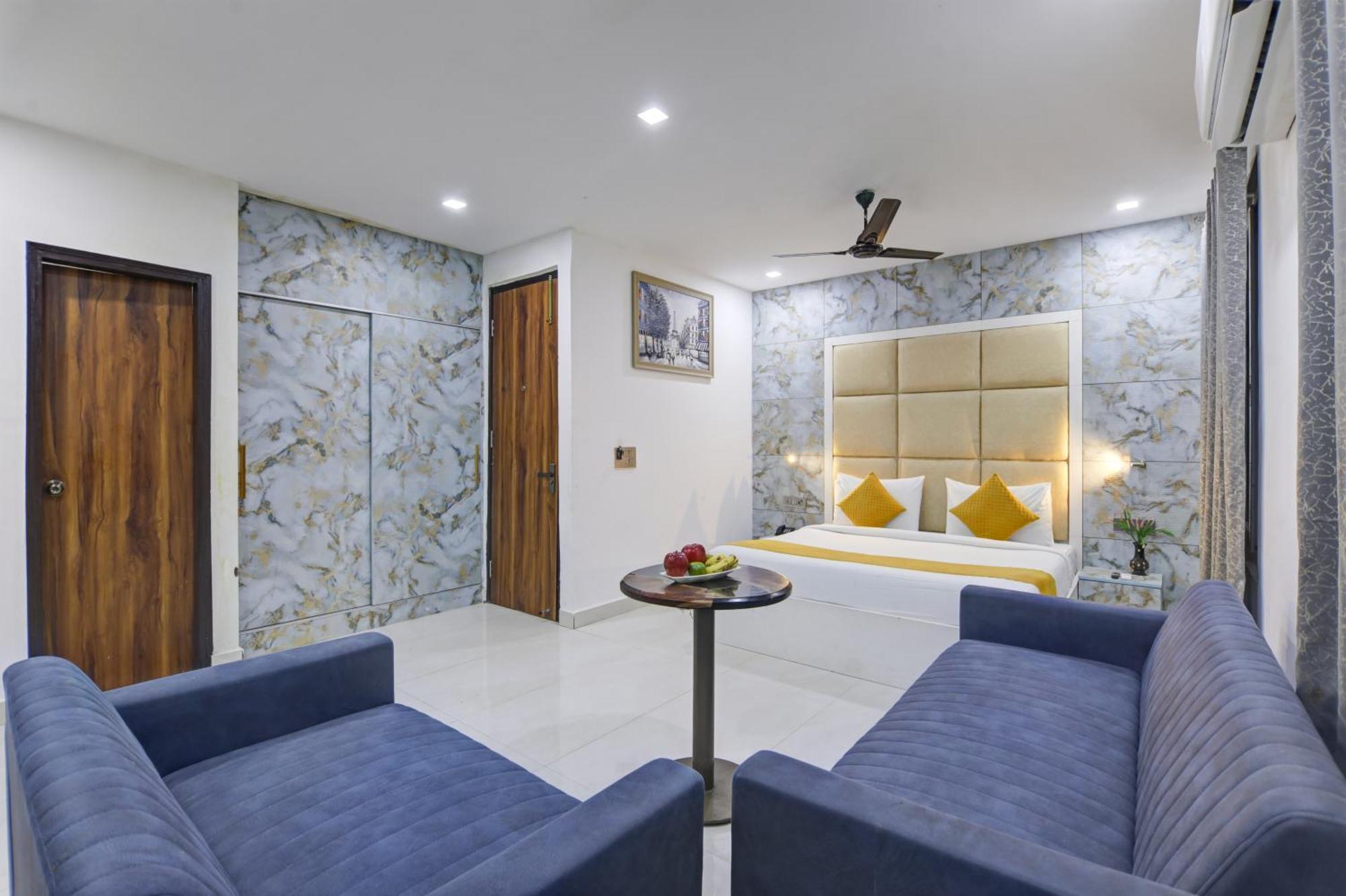 Status By Hotel The Emporio Ghaziabad Exterior foto