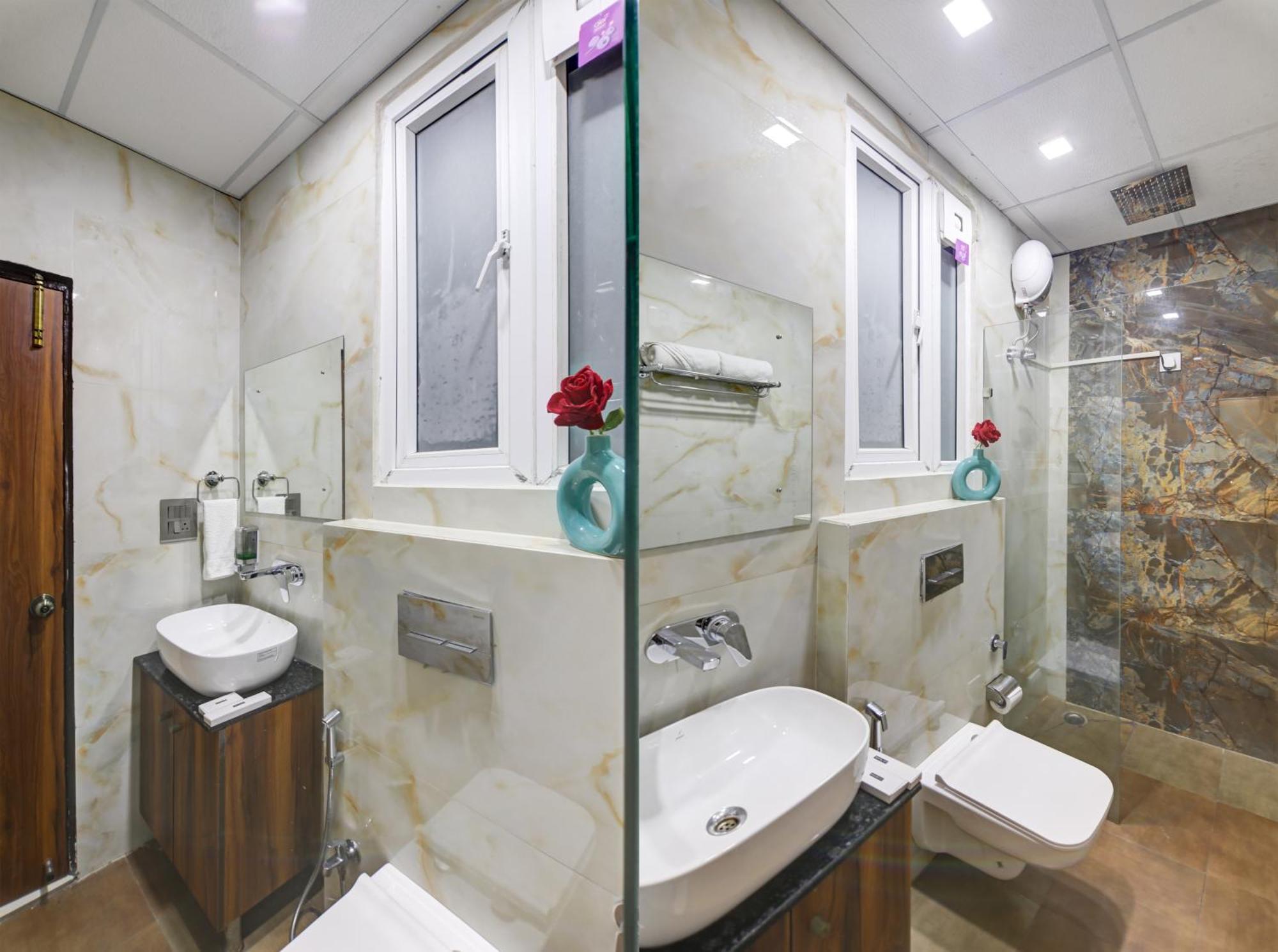 Status By Hotel The Emporio Ghaziabad Exterior foto