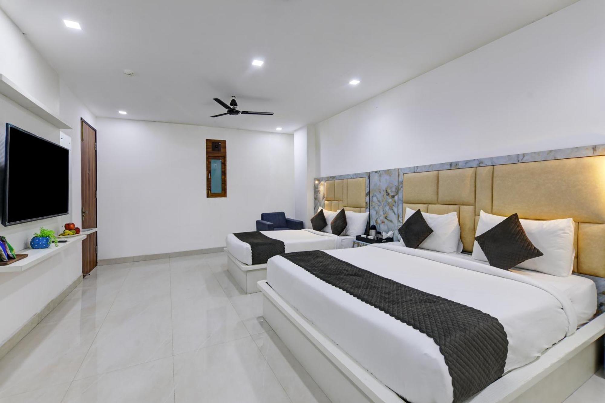 Status By Hotel The Emporio Ghaziabad Exterior foto
